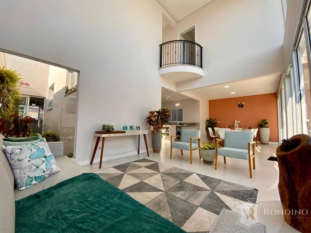 Imagem Casa Sobrado Condomínio Le France. Arquitetura Neoclássica