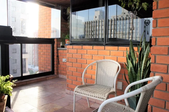 Imagem Apartamento de 191m², em andar alto. Living amplo com lareira e varanda gourmet. Possibilidade de i...