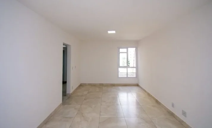 Apartamento 3 quartos com suite reformado com Armarios