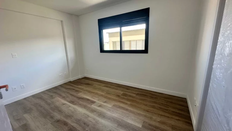 Imagem Apartamento com 4 dormitórios sendo 2 suítes e 1 vaga de garagem em São José/SC