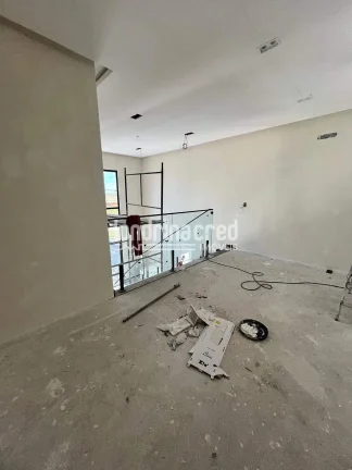 Imagem Casa assobradada mobiliada, 3 suítes com sacada, closet, piscina, churrasqueira, placas solares, 4 vagas, casa inteligente e acabamento premium