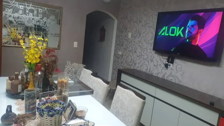 Imagem Sobrado Maravilhoso com 190 m² 3 Dormitorios sendo 1 Suite Estuda Permuta