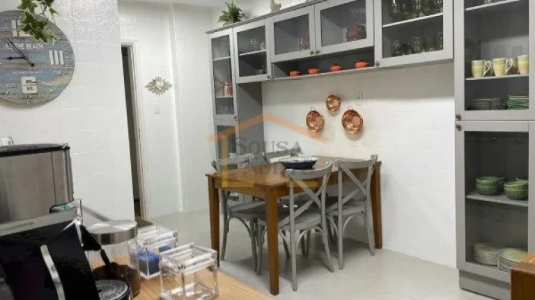 Imagem Apartamento com 160m² de área útil, 3 dormitórios, sendo 1 suite, 4 banheiros e 1 vaga de garage...