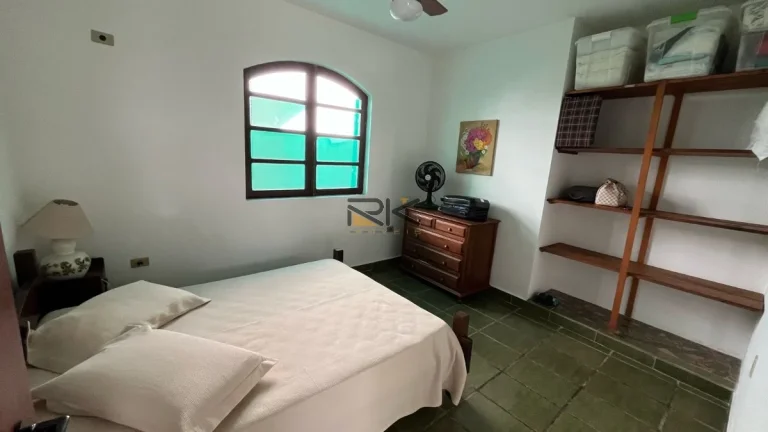 Imagem CASA EM CONDOMINIO FECHADO COM 3 DORMITÓRIOS,2 VAGAS DE GARAGEM,SALA 2 AMBIENTES