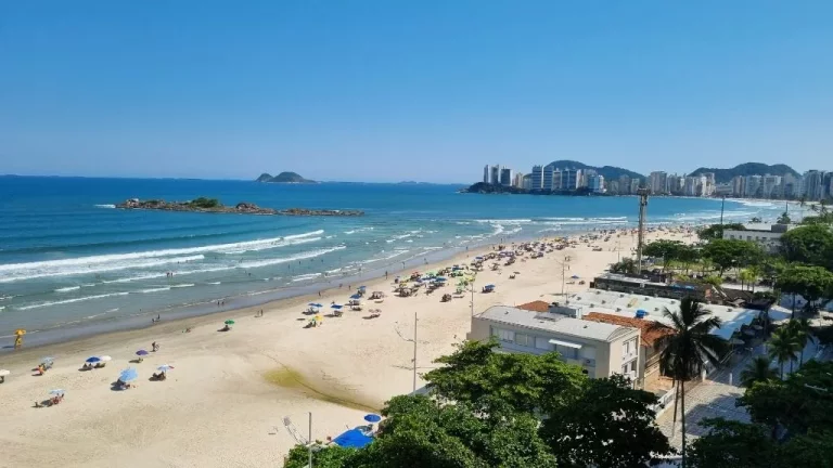 Imagem ÓTIMO APTO, FRENTE TOTAL AO MAR NA PRAIA DE PITANGUEIRAS, 5 SUÍTES, 1 VAGA DE GARAGEM.