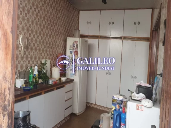 Imagem OPORTUNIDADE DE NEGÓCIO! GALPÃO + CASA COM 4 DORMITÓRIOS -SALA DE ESTAR/JANTAR- ÁREA TOTAL 826M² - ÓTIMA LOCALIZAÇÃO, PRÓX. AO MAXI SHOPPING -JUNDIAÍ