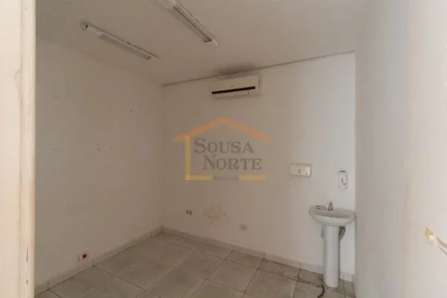 Imagem Ponto comercial com aproximadamente 516 m², composto por diversos ambientes e banheiros, possibilit...