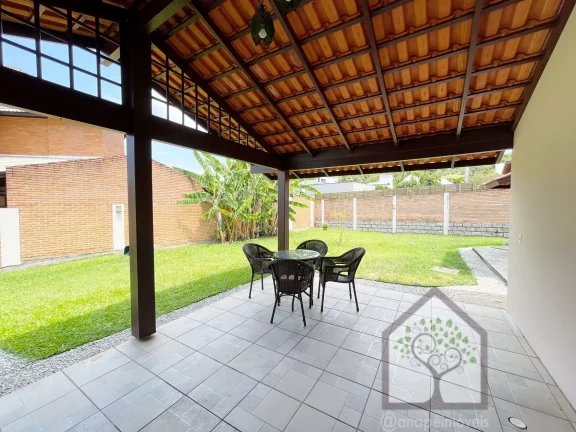 Imagem Casa em Condomínio fechado alto padrão em Sambaqui
