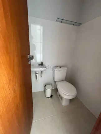 Imagem Imóvel à venda na Praia do Pecado, Macaé-RJ: Apartamento de 3 quartos com suíte, sala ampla e 2 vagas de garagem