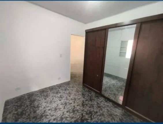 Imagem Casa de fundos com vaga para Locação na Vila Alto Sto André