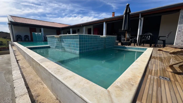 Imagem Oportunidade imperdível: Chácara à venda em Araçoiaba da Serra-SP, no bairro Cercado, com 7 quartos, 4 suítes e 500m² de área!