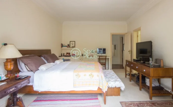 Imagem Linda casa com 258m² de área construída num terreno de 389m², em rua tranquila e silenciosa. Amp...
