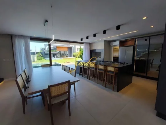 Imagem Sobrado beira de lago com 05 suítes piscina mobiliado e decorado