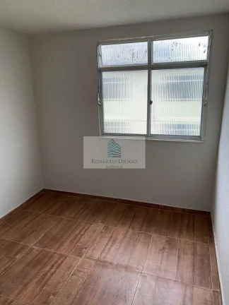 Imagem Imperdível: Apartamento na Taquara, Rio de Janeiro-RJ - 2 quartos, 1 sala, 1 banheiro, 1 vaga de garagem - 50,00 m² de área.