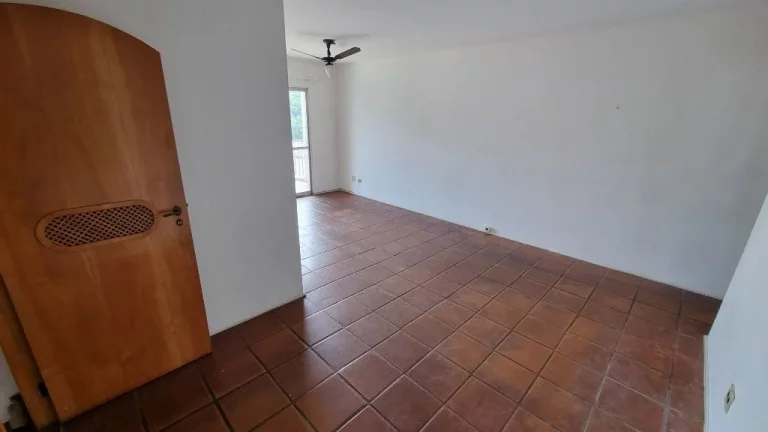 Imagem PITANGUEIRAS- AMPLO APARTAMENTO COM 2 DORMITÓRIOS + 3º DORMITÓRIO REVERSÍVEL , 02 VAGAS DE GARAGEM NO PRÉDIO.