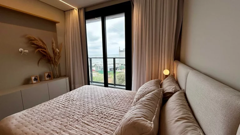 Imagem Duplex mobiliado com 3 dormitórios sendo 1 suíte e 2 vagas, 100m da praia de Gravatá Navegantes/SC