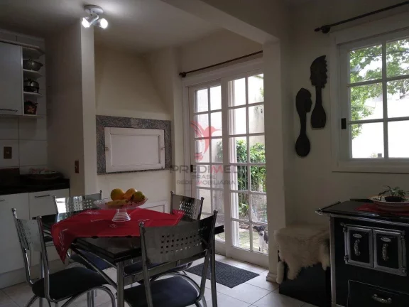 Imagem CASA ALTO PADRÃO, impecável, 4 dormitórios, um c/suite, área próximo ao centro e Shopping