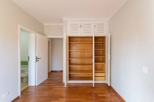 Imagem Apartamento Reformado 269M², 3Q, 3 Suítes, 2 Salas, 3 Banheiros, 4 Vagas, Varanda, Closet, Academia, Piscina, Salão de Festas, Brinquedoteca.