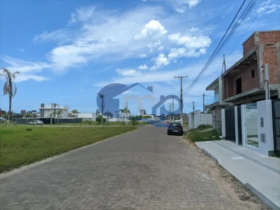 Imagem Casa geminada com 3 dormitórios no Loteamento Morada das Palmeiras em Torres/RS