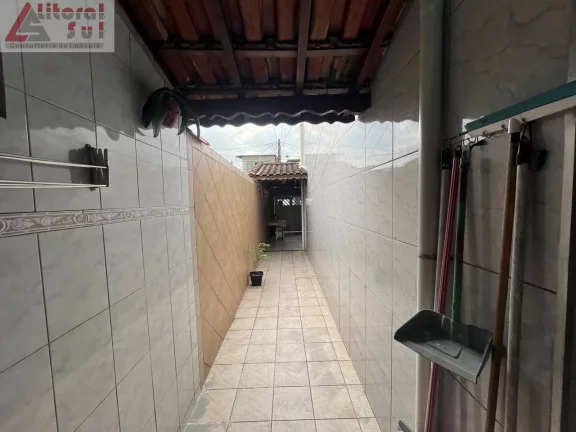 Imagem Casa à venda em Praia Grande-SP, bairro Nova Mirim, 2 quartos, 1 sala, 2 banheiros, 2 vagas, 70m².