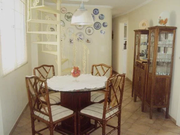 Imagem PITANGUEIRAS- NA QUADRA DA PRAIA , LOCALIZAÇÃO PRIVILEGIADA , GARAGEM NO PRÉDIO.