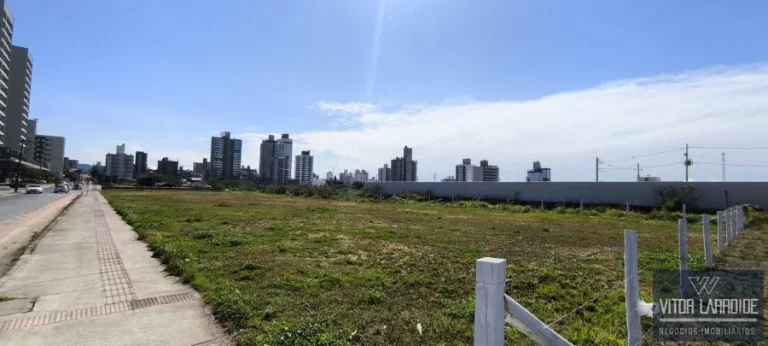 Imagem Terreno de Esquina 2.704m² à Venda no Bairro Recife