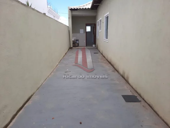 Imagem Casa Independente Linear c/ 100 m² à Venda na Vila do Peró