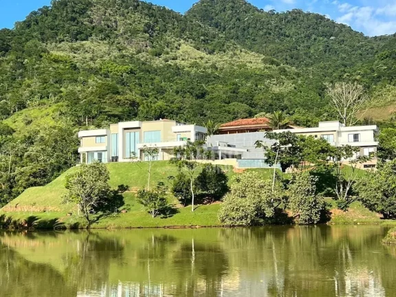 Casa a venda 764m² área construída 3035m² terreno | Cond. Blue Sky - Cachoeiras de Macacu, RJ - R$5.700mil