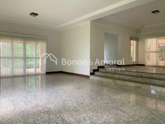 Imagem Lindo e aconchegante sobrado! No piso principal conta com um hall de entrada, uma das suítes na par...