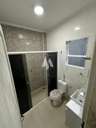 Imagem Sobrado à venda com 2 dormitórios e quintal no bairro do Macuco em Santos/SP