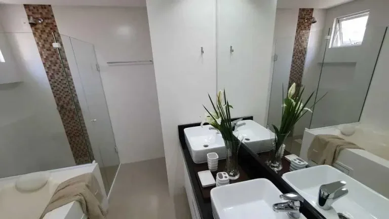 Imagem Apartamento finamente mobiliado com 3 suítes e 2 vagas de garagem no Centro Balneário Camboriú