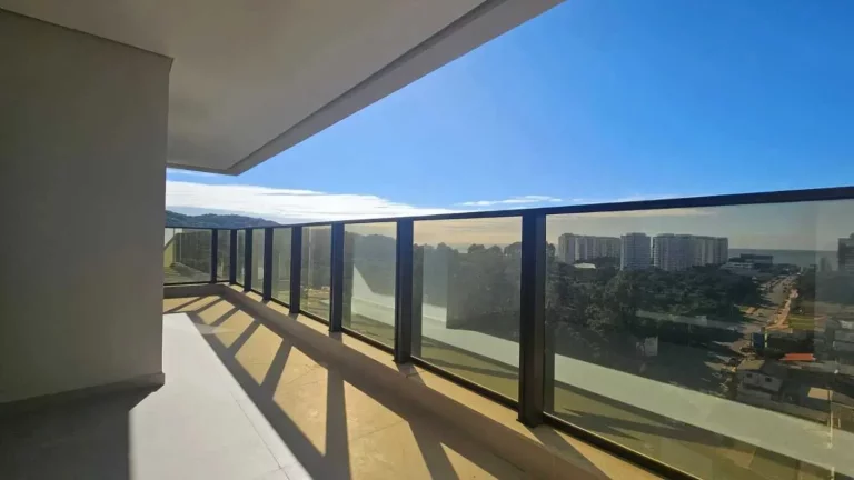 Imagem Apartamento sem mobilia com 3 dormitórios sendo 2 suítes e 3 vagas de garagem em Itajaí