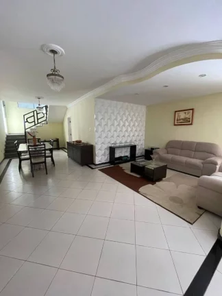 Imagem Casa à venda no bairro Atalaia - Espaçosa, 4 suítes, ótima localização!