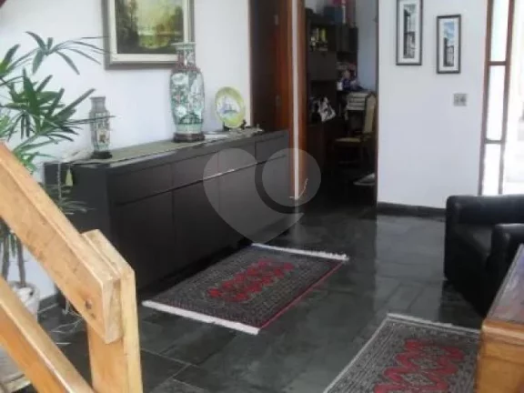 Imagem Sobrado à venda com 3 quartos, sendo 3 suítes, em Morumbi, São Paulo - SP