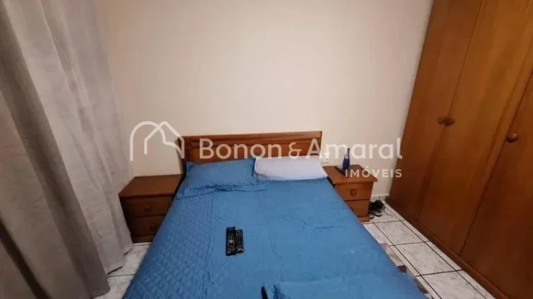 Imagem Casa térrea à venda no Parque Taquaral. O imóvel conta com 3 quartos, 2 banheiros, sala, copa, co...
