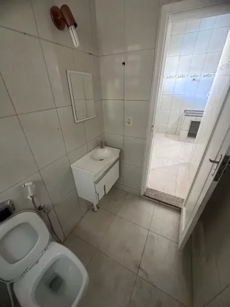 Imagem Casa linear no primeiro pavimento composta de 3 quartos sendo uma suíte reformada piso em porcelanato em excelente localização no centro de Alegre ES.