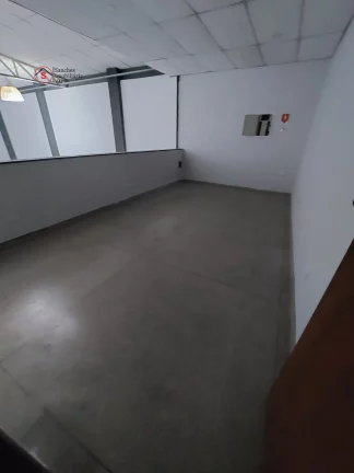 Imagem Salão comercial para alugar. Construido para ser uma igreja, com pulpito e amplo espaço para culto. Possui banheiros, copa, cozinha e escritórios.