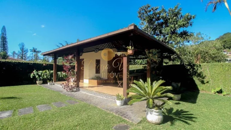 Imagem Casa em Condomínio para Venda em Teresópolis / RJ no bairro Comary