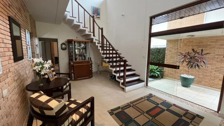 Imagem CASA EM CONDOMINIO FECHADO COM 4 SUÍTES,5 VAGAS DE GARAGEM,VARANDA GOURMET COM CHURRASQUEIRA,SALA COM 2 AMBIENTES E SALA DE ESTAR.