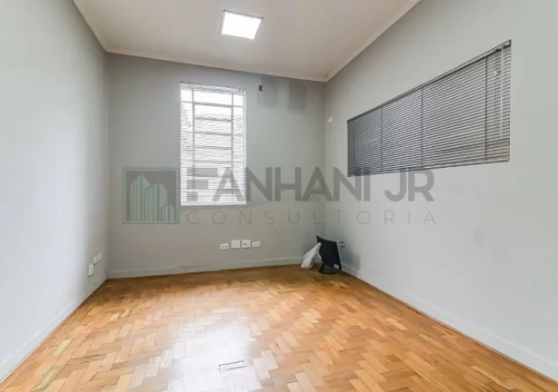 Imagem Casa Comercial para Locação em Jardim Paulista, São Paulo-SP: 8 Salas, 10 Vagas de Garagem, 450m² de Área!