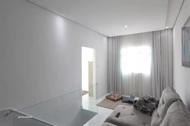Imagem Esta ampla casa de aproximadamente 180 m² oferece um ambiente acolhedor, funcional e muito bem dist...