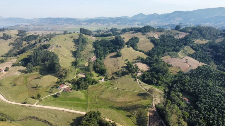Imagem Sítio em Imaruí-SC: 71.313m² com Casa, Nascentes e Potencial Turístico! Financiável!