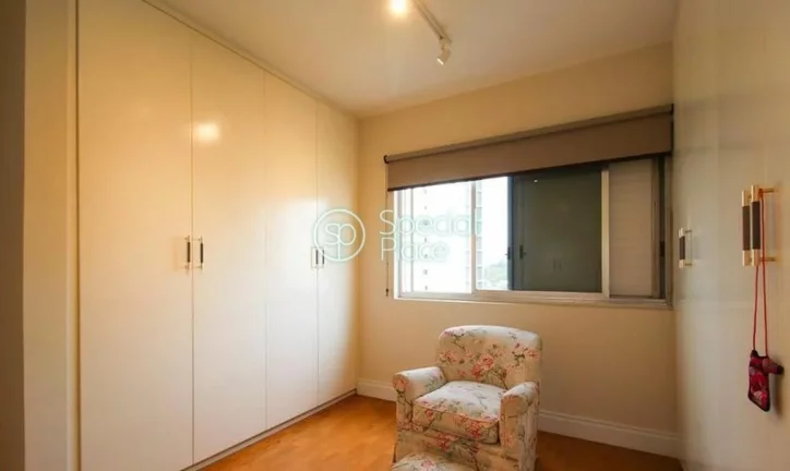 Imagem Amplo apartamento Ã  venda com 3 quartos, sendo 1 suÃ­te, e 3 banheiros no total. Este apartamento Ã...