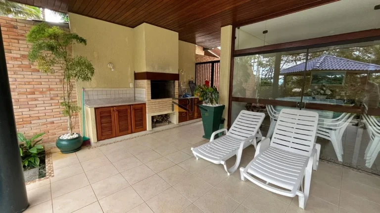 Imagem CASA EM CONDOMINIO FECHADO COM 4 SUÍTES,5 VAGAS DE GARAGEM,VARANDA GOURMET COM CHURRASQUEIRA,SALA COM 2 AMBIENTES E SALA DE ESTAR.