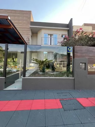 Imagem Casa de alto padrão mobiliada com 3 suítes e 2 vagas de garagem na Ressacada em Itajaí
