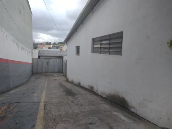 Imagem CASA COM ESPAÇO COBERTO IDEAL PARA OFICINA MECÂNICA