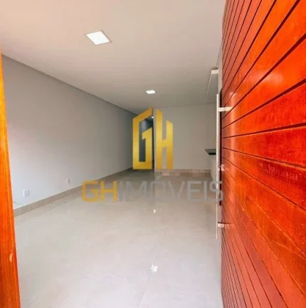 Imagem A casa possui 

- 3 quartos sendo 1 suíte 
- Sala
- Cozinha 
- 2 banheiros com nichos 
- 1 vaga de ...