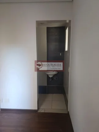 Imagem Alugo oportunidade, condomínio clube na região do Morumbi. Apartamento de 70m², com 3 dormitórios com Armários, sendo 1 Suíte, 2 banheiros, Cozinha americana com armários, 2 Vargas de garagem cobertas, mercadinho no condomínio, lazer completo por um valor