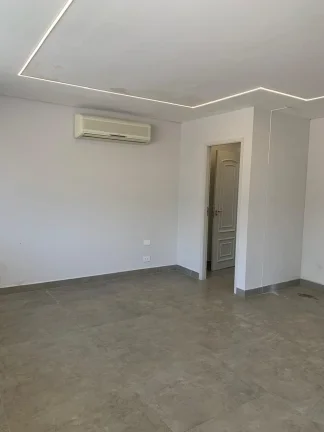 Imagem Galpão Comercial à Venda ou Locação em Sorocaba-SP: 4 Salas, 4 Banheiros, 10 Vagas de Garagem, 303m² no Jardim Pires de Mello.