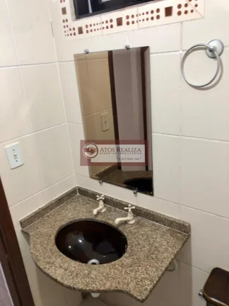 Imagem Aluno casa COMERCIAL no metrô Jabaquara. São 6 salas, Varanda, Copa, Lavandaria e 2 Banheiros, imóvel totalmente reformado com telhado novo, instalação elétrica nova, está impecável. Sua locação é ideal para clínicas médicas, escritórios de advocacia, cor